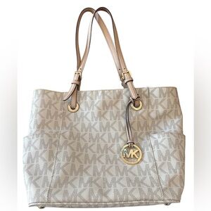 Michael Kors Jet Set Signature Tote Bag